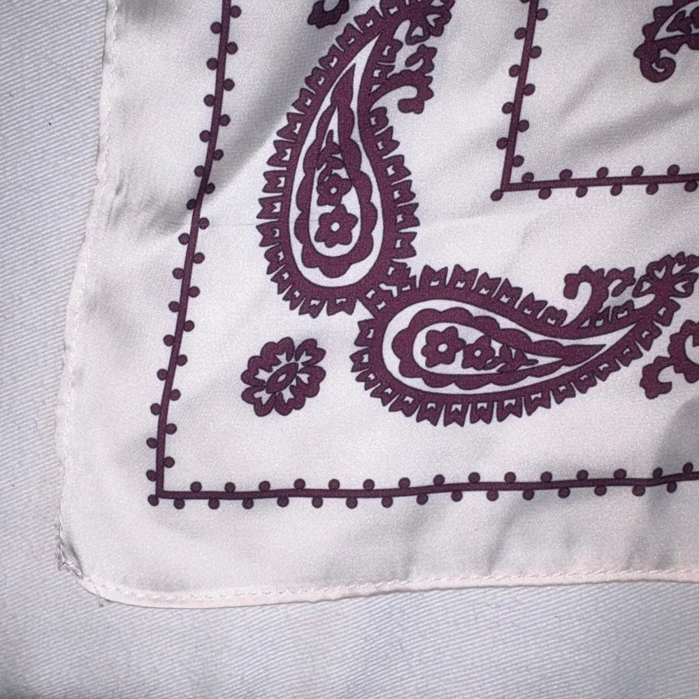 Paisley Square Scarf Burgundy White Excellent Silky Bandana Wrap 26.5 x 26.5 in